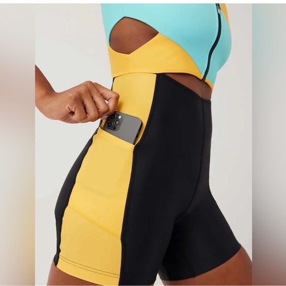 NWT Outdoor Voices SplashKnit 6" Bodysuit XS Colorblock Black, Teal, and Yellow - Picture 2 of 12